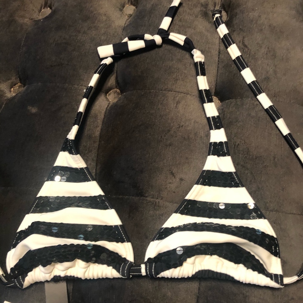 Bikini - Picture 4 of 4